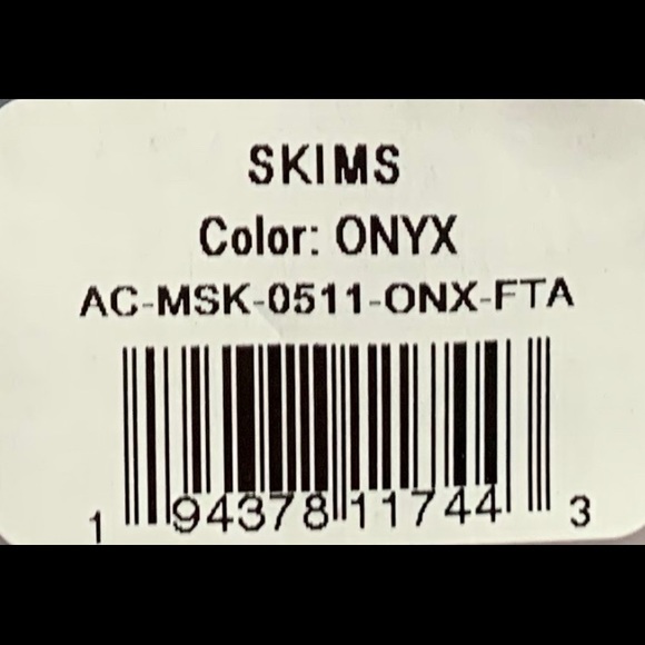 SKIMS ONYX black kardashian face mask - Picture 13 of 16